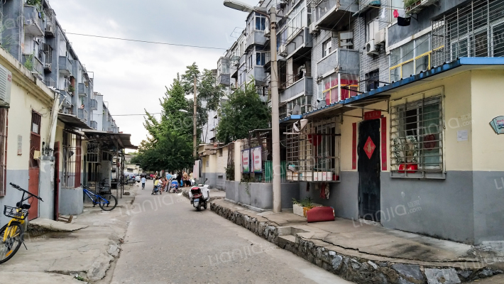 襄城区民主路102小区外景图