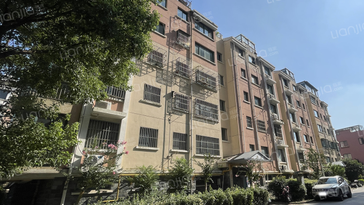 东方假日城外景图