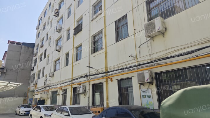 城建开发楼北院外景图