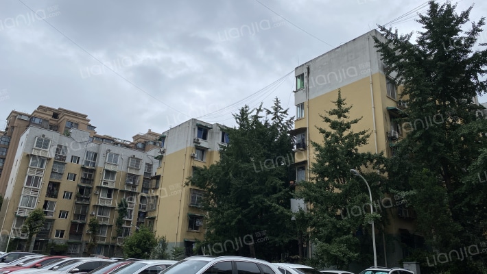 白依小区外景图