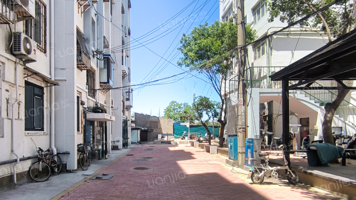 南京路300-302号外景图