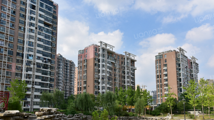 华厦绿城外景图