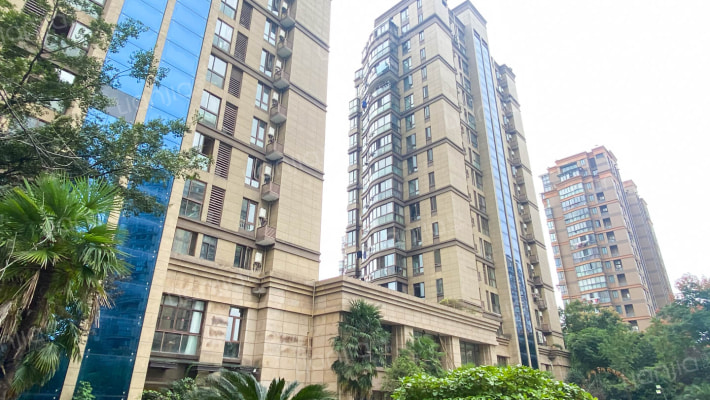 卧龙天香华庭外景图