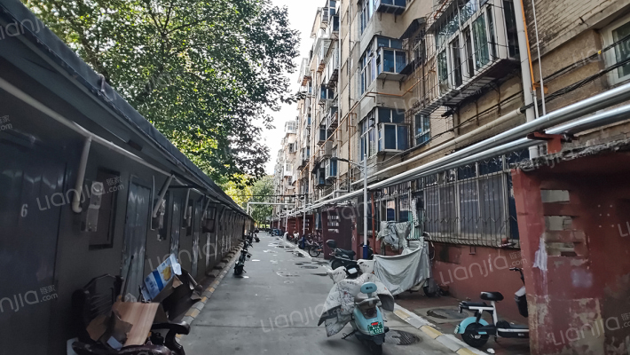 化工学校宿舍外景图