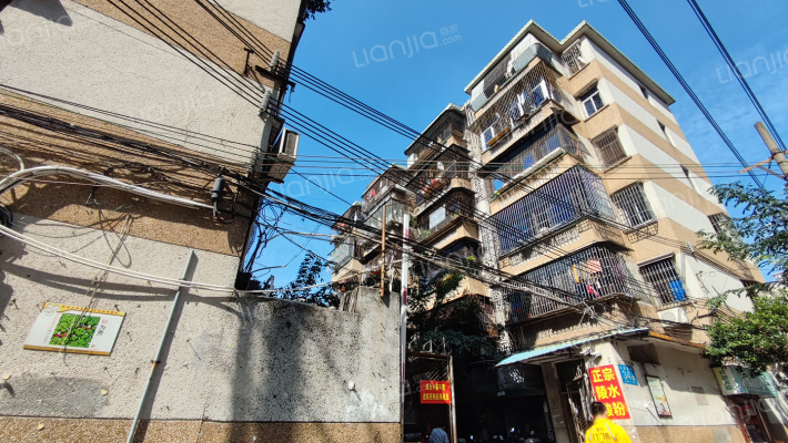 省开发建设总公司宿舍外景图