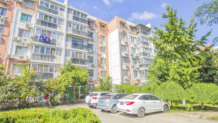 东航银燕小区外景图