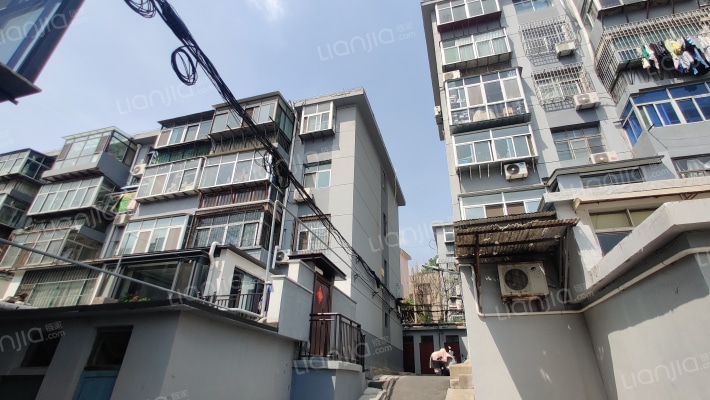 泰安市外办旅游局宿舍外景图