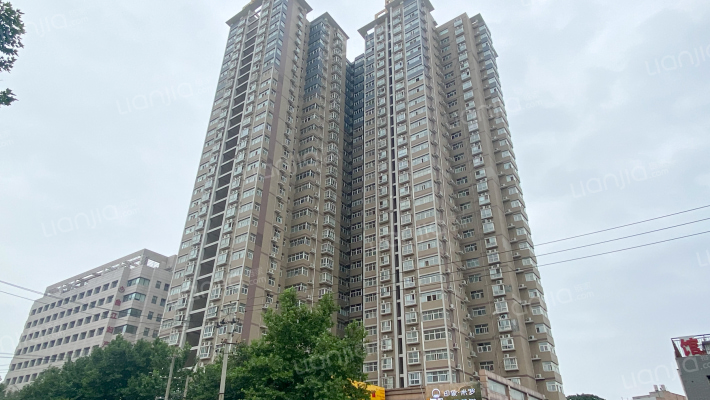 纯翠花园外景图