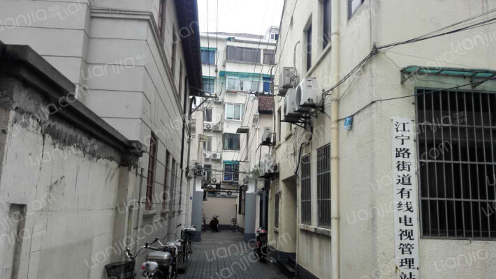 新闸路1674弄外景图