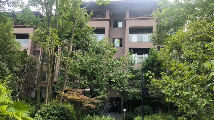 青城上院外景图