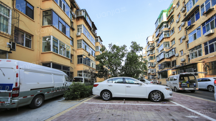 送变电宿舍外景图
