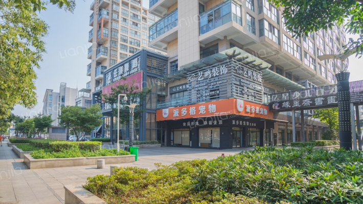 现代广场外景图