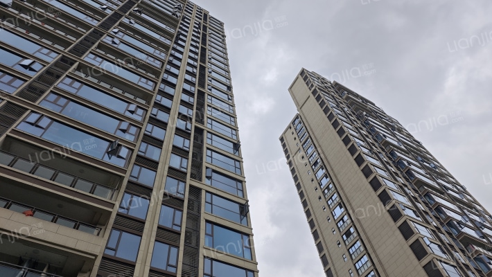 蓝润春风屿湖外景图