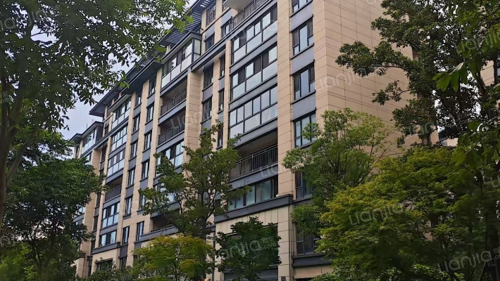 龙湖中锐景粼天著花园外景图