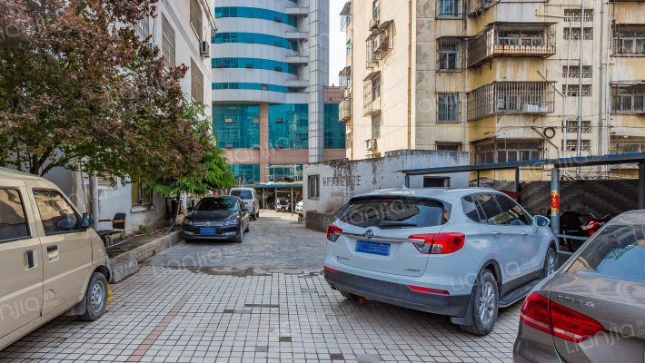 苏堤大厦外景图