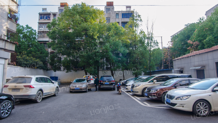 新林业局宿舍外景图