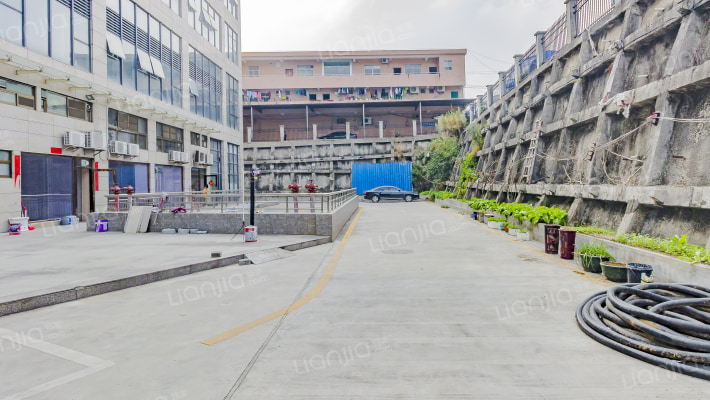 铂金时代外景图