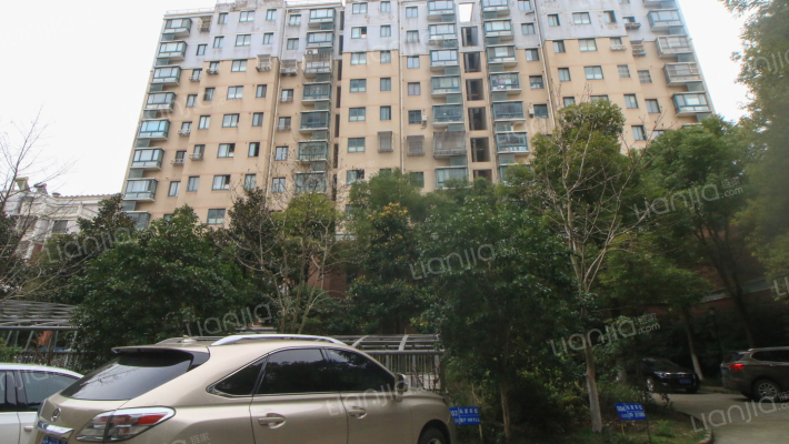 北上海经典广场外景图