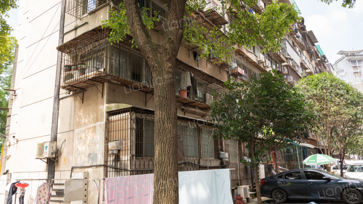 湘绣研究所宿舍南院外景图