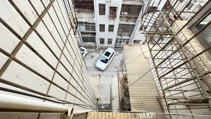 轻工厅宿舍外景图