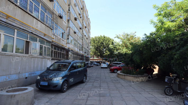 市一职中学住宅楼外景图