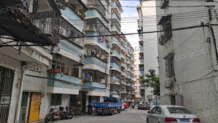 麦地安居花园外景图