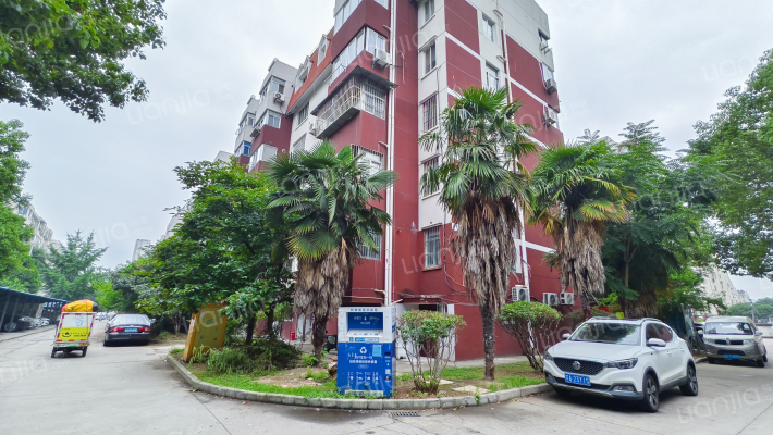 天平公寓外景图