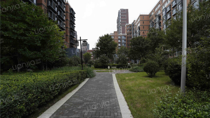 十二院城外景图