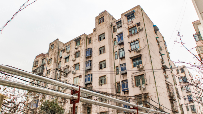 和平东村外景图