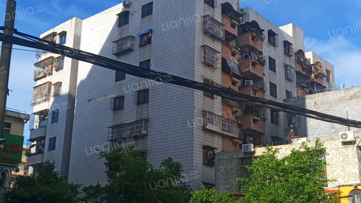 鸿运大厦外景图