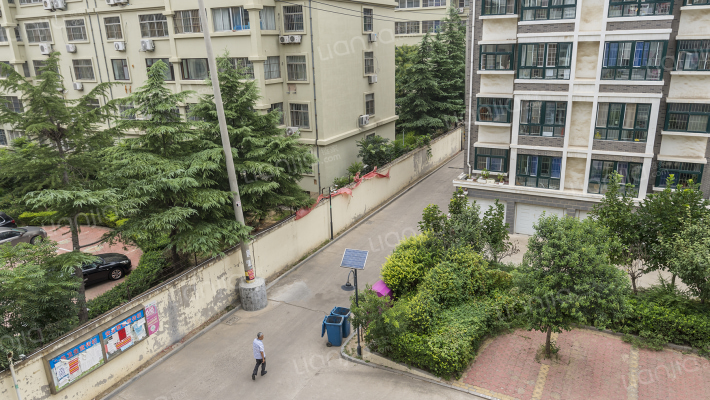 前栾玲珑府外景图