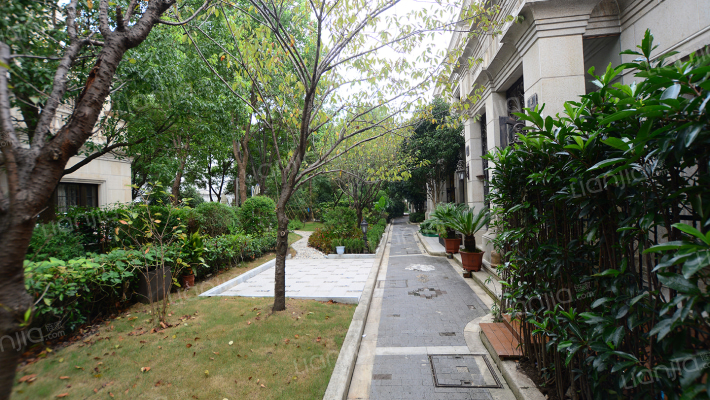 莫奈庄园外景图