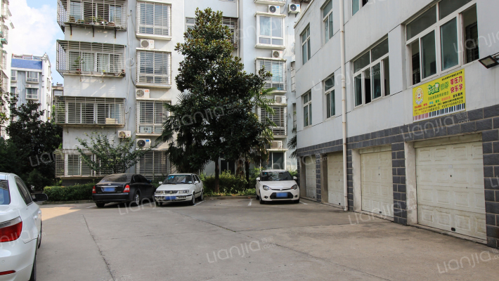 滨江苑小区外景图