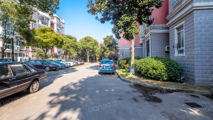 上海春晖苑房价怎么样春晖苑房源户型图小区车位交通地址详情分析