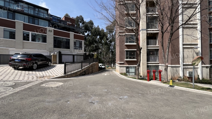 云锡奥城外景图