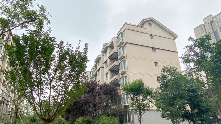 华清学府城外景图