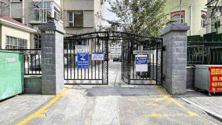 山西四建新屯巷院外景图