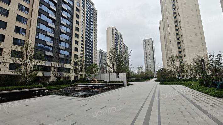 中海翠湖溪岸外景图