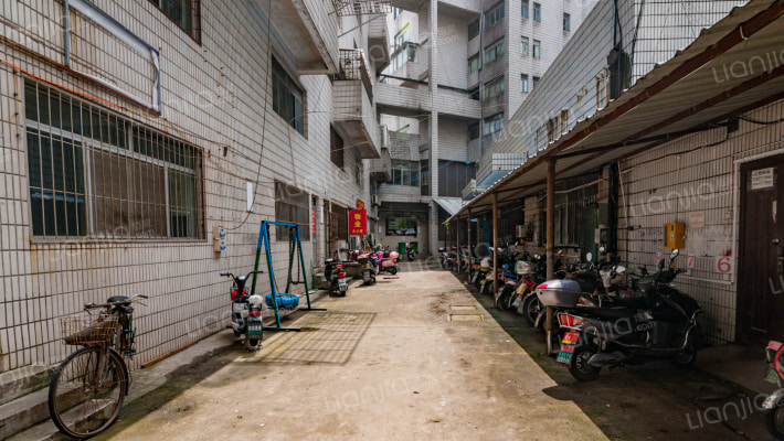 星海大厦外景图