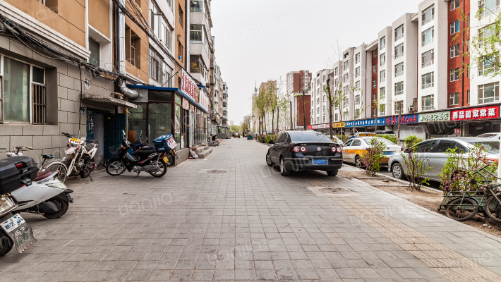 送变电家属楼B区外景图