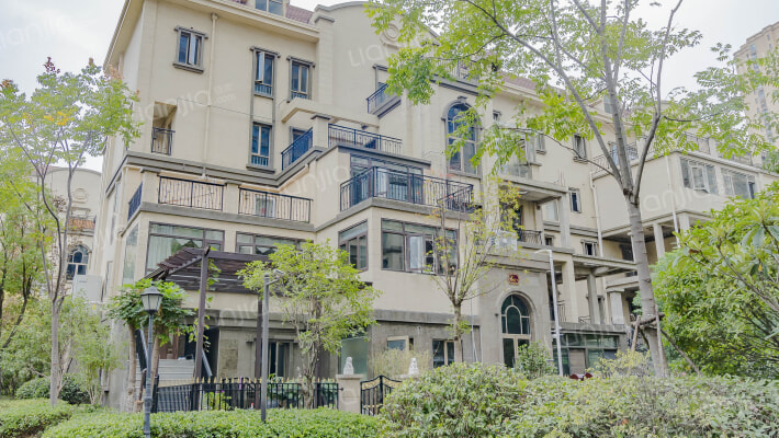 名湖豪庭珑御外景图