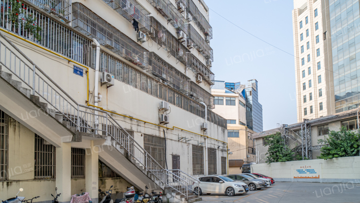 建工综合楼外景图