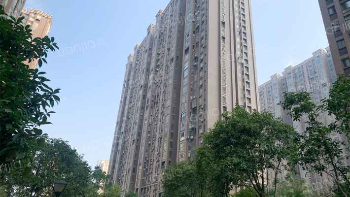 世锦家和院外景图