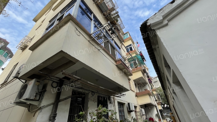 白龙桥镇中心医院宿舍楼外景图