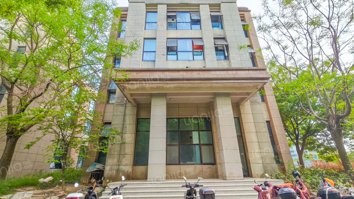 纯高国际现代商务花园外景图