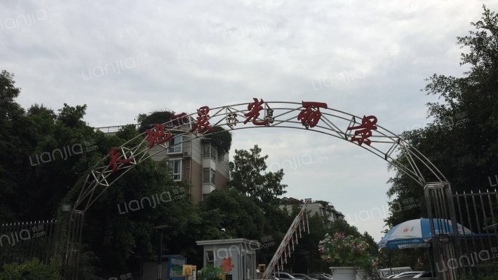 天地晨光丽景外景图