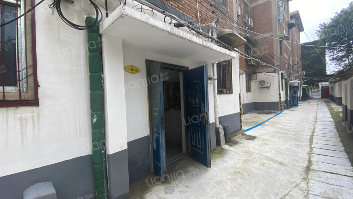 卫校家属院外景图