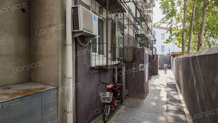 七里庄路18号院外景图