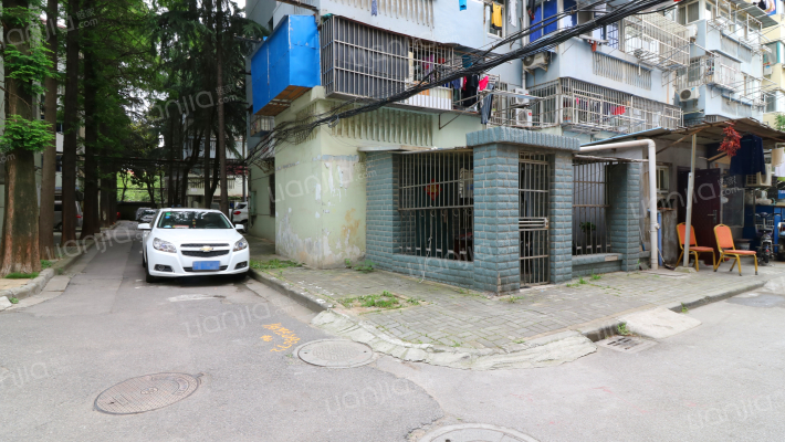 车站南村外景图