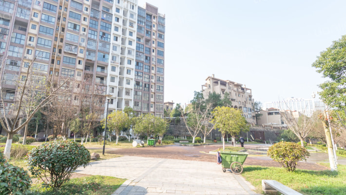 黑金时代广场外景图